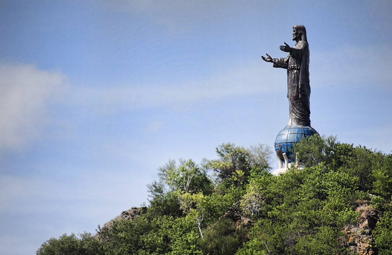 อนุสาวรีย์พระคริสต์กษัตริย์ Cristo Rei เหนืออ่าวดิลี