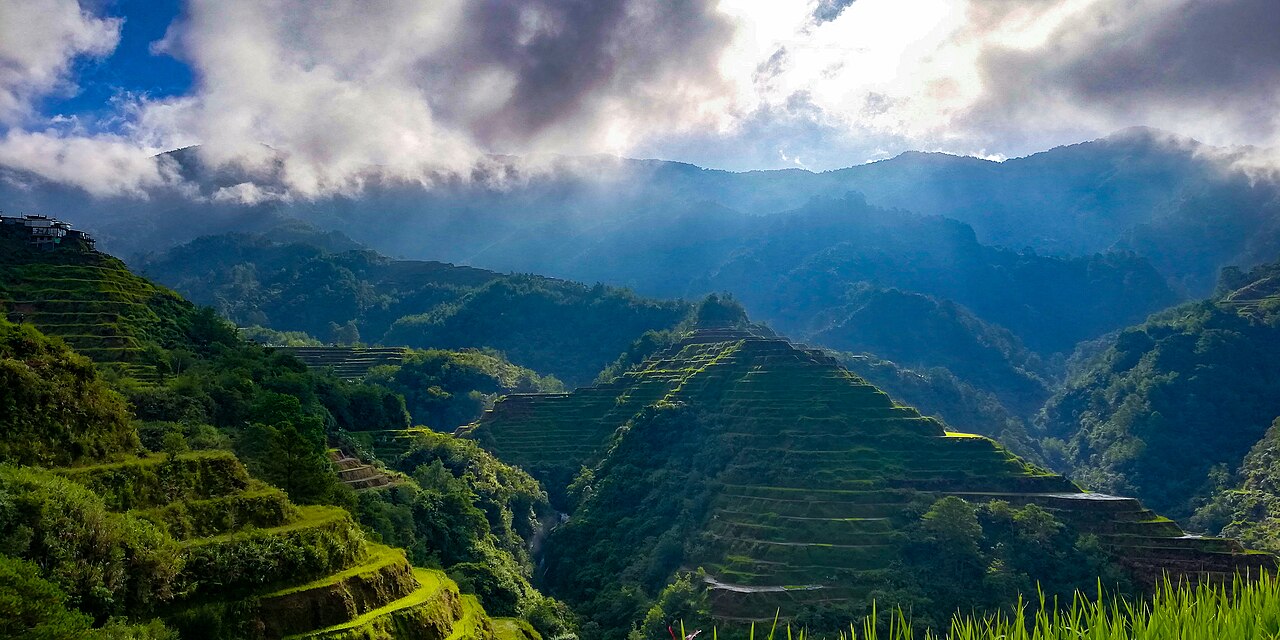 ขั้นบันไดนาข้าวบนภูเขา ที่บาเนวเอกรัฐอีฟูเกา ฟิลิปปินส์