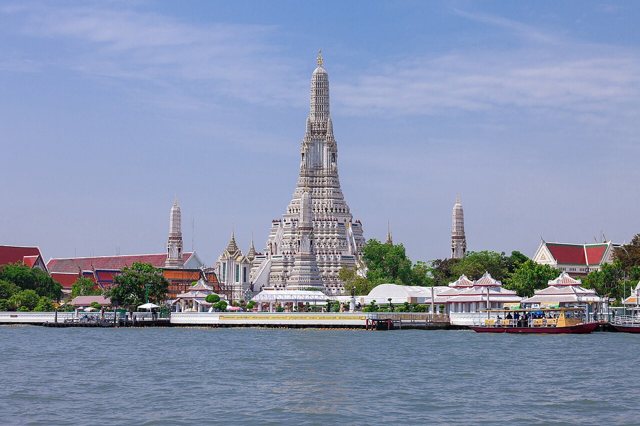 พระปรางค์วัดอรุณราชวราราม ริมแม่น้ำเจ้าพระยา